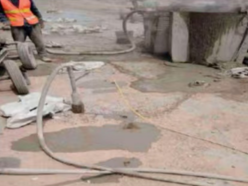 镇赉水泥混凝土路面板底注浆技术 路面脱空注浆整治方案