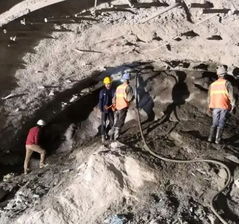 镇赉拱顶带模注浆料的施工流程及注意事项